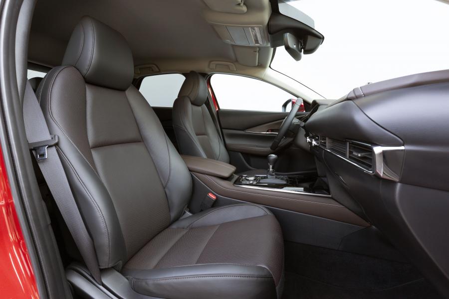 Интерьер Mazda CX-30 Skyactiv-D 2019 года  (WW) (фото 15 из 15)